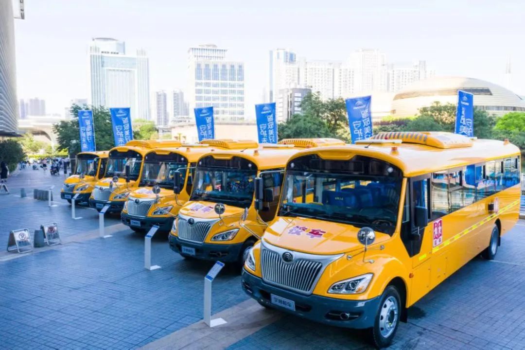 什么?校車也有“寒假作業”! 什么?校車也有“寒假作業”!