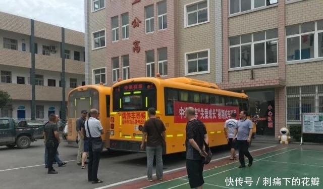 校車巡展進(jìn)湖北——暑期巡展系列報(bào)道之一 校車巡展進(jìn)湖北——暑期巡展系列報(bào)道之一