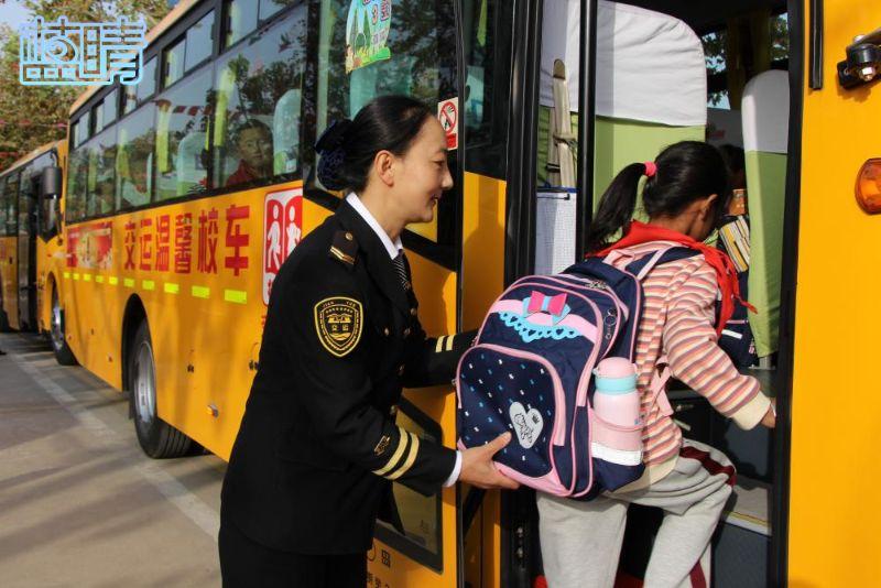 為學生提供乘車便利交運溫馨校車再增7輛校車/ 為學生提供乘車便利交運溫馨校車再增7輛校車