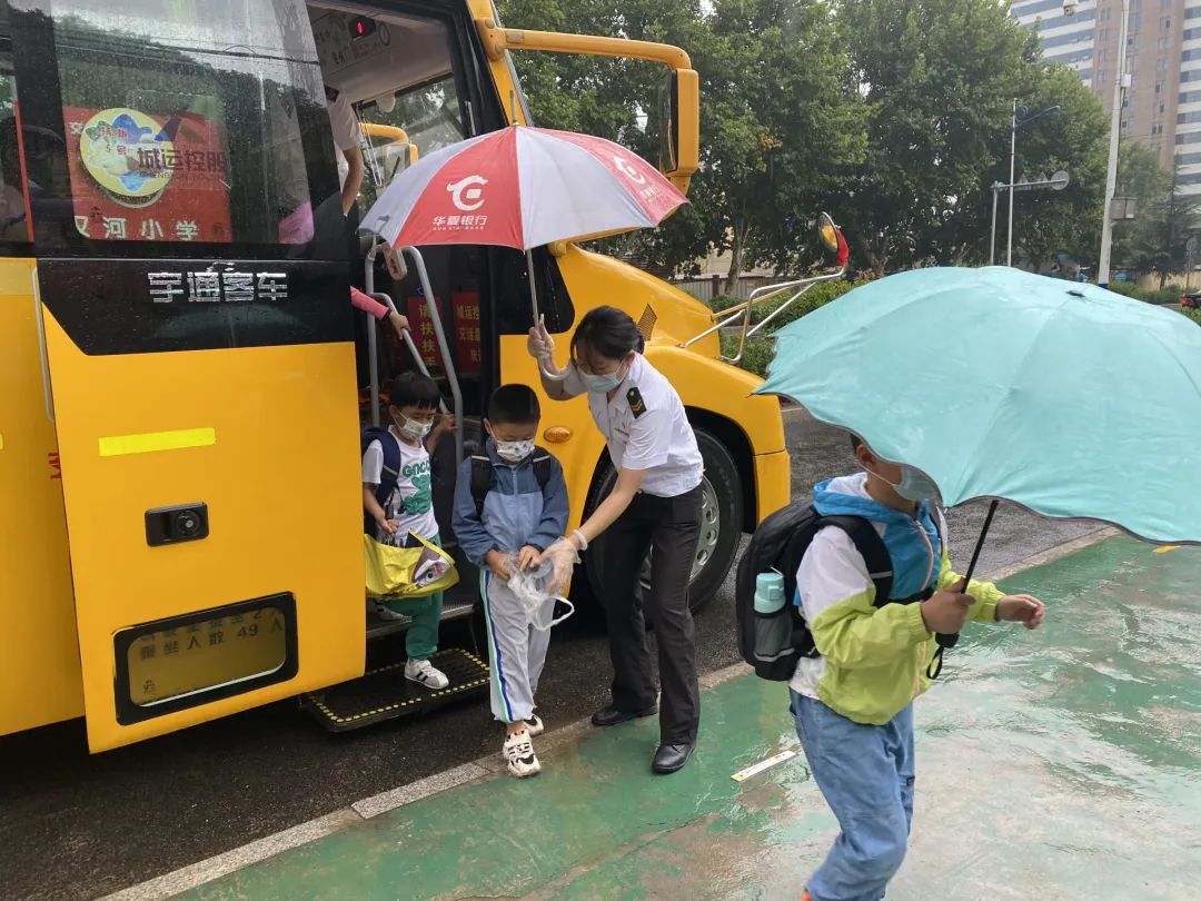 城運控股集團交運溫馨校車多線發力全面保障學生安全/ 圖片