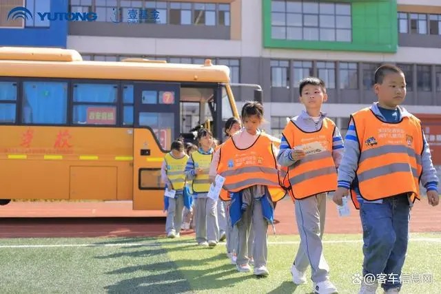 宇通壹基金兒童交通安全公益行走進江西兩地三校！