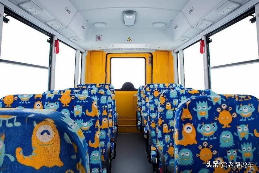 校車條例十周年 宇通ZK6535DX優享版校車守護學生平安求學路 校車條例十周年 宇通ZK6535DX優享版校車守護學生平安求學路