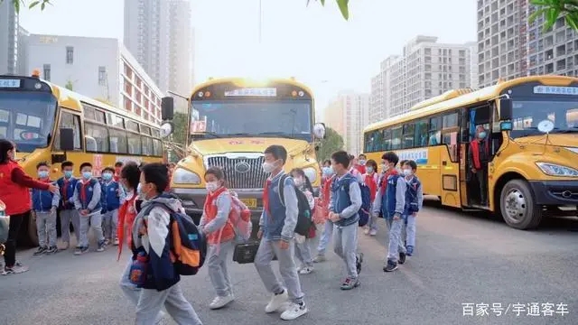 十年堅守上學(xué)路,新星校車開啟西安高端校車市場大門 十年堅守上學(xué)路,新星校車開啟西安高端校車市場大門