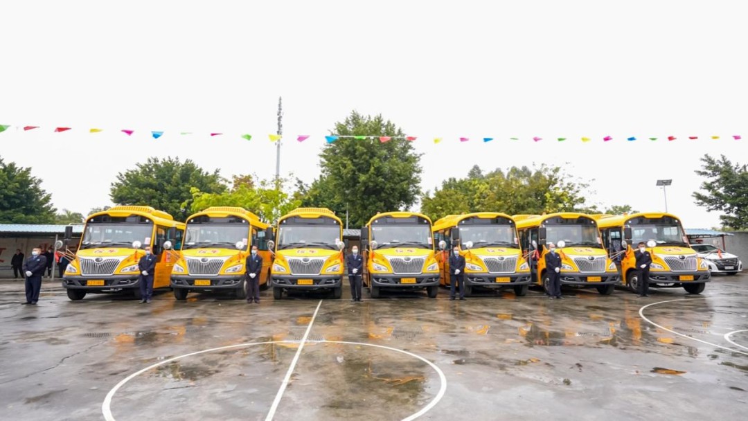 新年開門紅！45輛宇通校車交付江門開平