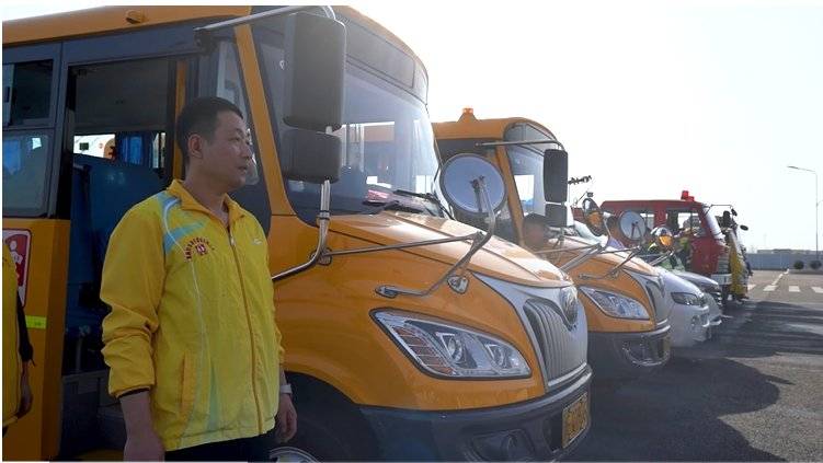 做通勤路上的“鋼鐵防線”，宇通校車實景演練護(hù)航上學(xué)路