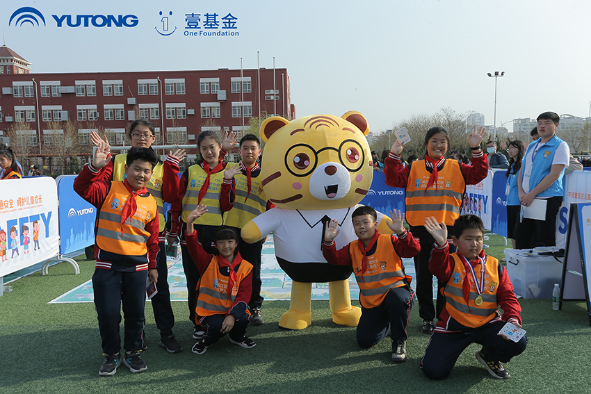 與愛“童”行 步履不停 宇通壹基金兒童交通安全公益行走進(jìn)黃驊 與愛“童”行 步履不停 宇通壹基金兒童交通安全公益行走進(jìn)黃驊