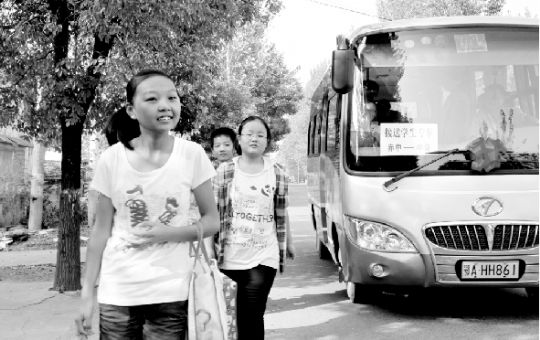 江夏“校車”復出 3000學生乘車不再愁 江夏“校車”復出 3000學生乘車不再愁