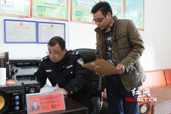 安鄉(xiāng)縣200余輛校車集中“體檢”（圖）