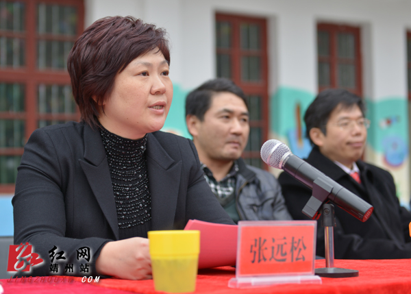 湖南；“大鼻子”校車滿載愛心開進靖州巖灣小學