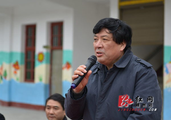 湖南；“大鼻子”校車滿載愛心開進靖州巖灣小學