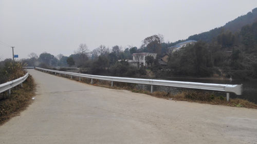 湘潭市農村處完善校車線路安保護欄1.6萬米