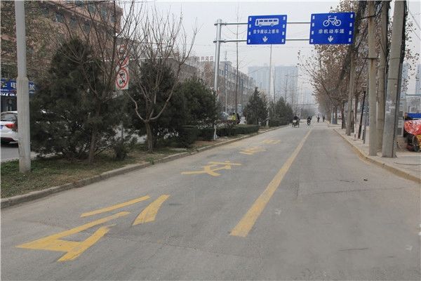 渭南城區首條公交校車、公共汽車專用車道今通車