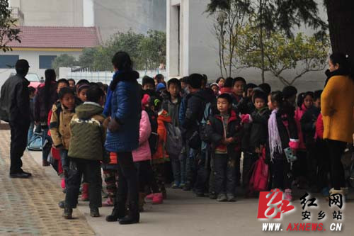 安鄉：擰緊校車“安全弦” 保障學生平安出行