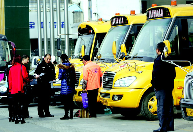 開學季宜昌集中查驗校車28臺 揪出6臺“病車”