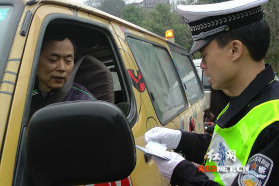 (校車(chē)逾期未年檢