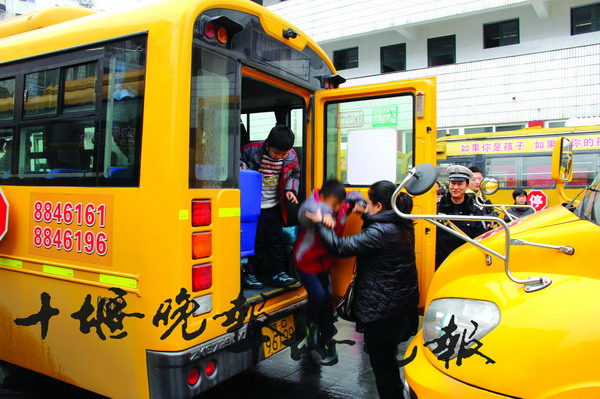 十堰：校車逃生演練