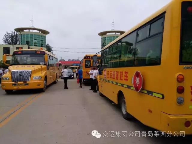 萊西溫馨校車暑期也在忙著接送學生/ 萊西溫馨校車暑期也在忙著接送學生