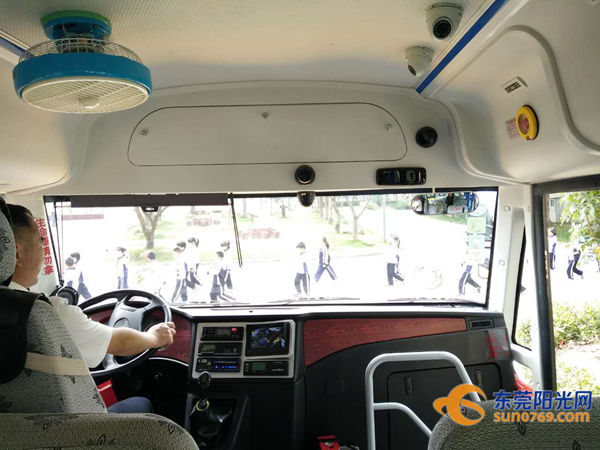 廣東寮步：校車更新GPS系統 設5個攝像頭360度監控學生安全