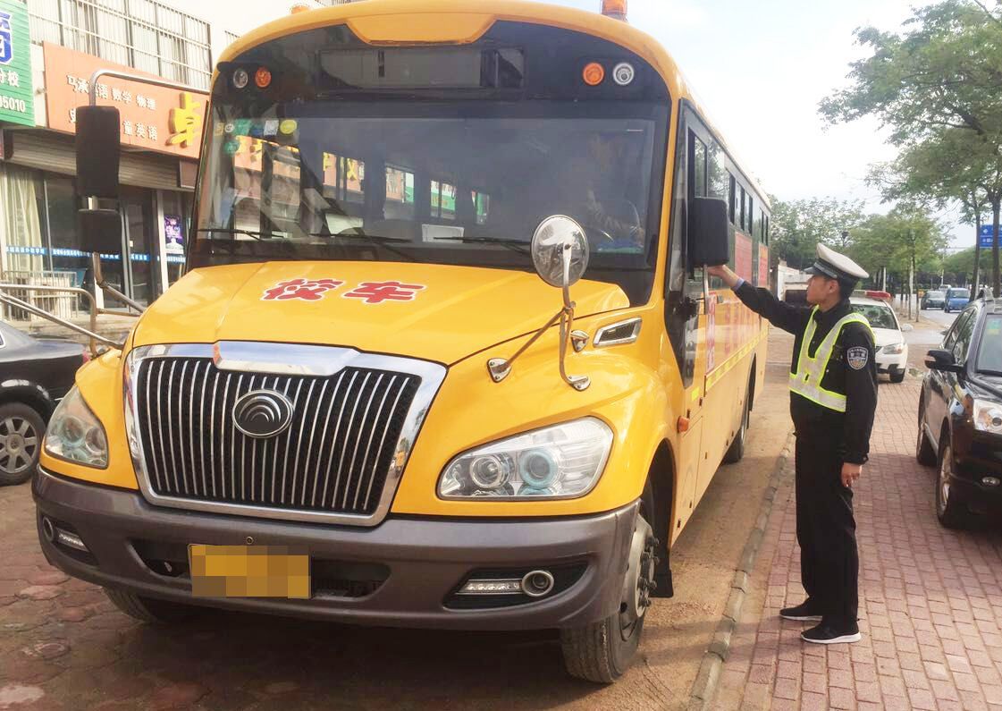 山東日照交警突查校車卻“撲了空” 山東日照交警突查校車卻“撲了空”