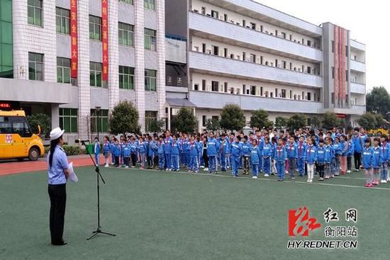 湖南衡陽交警走進清華園學校開展校車突發事故應急演練