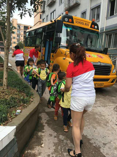 四川大洲驛中隊聯合轄區幼兒園開展校車突發事件應急演練/ 四川大洲驛中隊聯合轄區幼兒園開展校車突發事件應急演練
