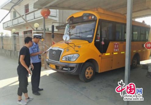 陜西安康高新交警深入轄區幼兒園開展校車安全檢查