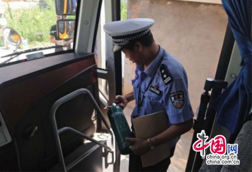 陜西安康高新交警深入轄區幼兒園開展校車安全檢查