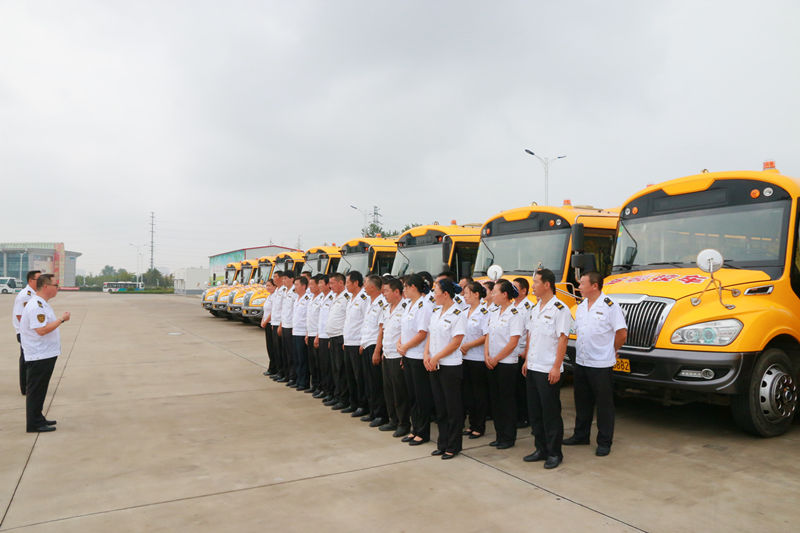青島西海岸新區271輛校車完成“體檢”迎開學