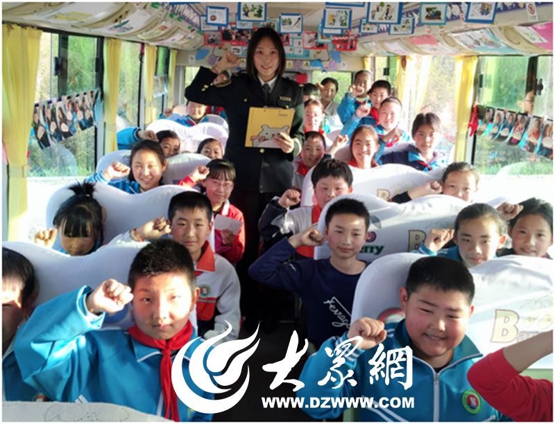 青島市膠州溫馨校車公司開展“校車課堂”地球日宣傳活動