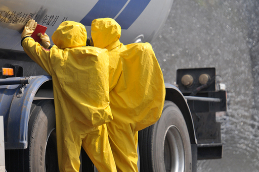 北碚交巡警支隊(duì)組織開展危化品道路運(yùn)輸及校車重特大道路交通事故應(yīng)急處置演練