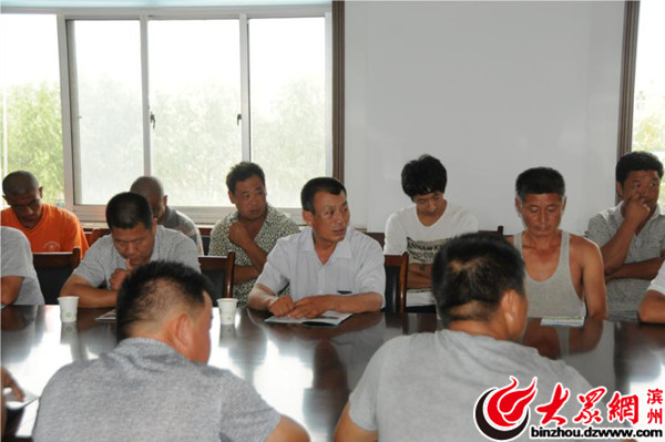 山東省濱州市：沾化交警組織校車駕駛人開展交通安全教育培訓班