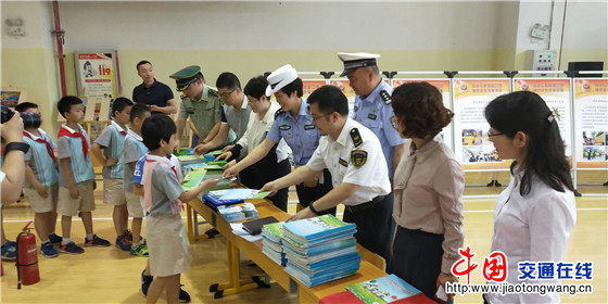 陜西西安交警經開大隊 深入開展夏季校車安全隱患排查及“三超一疲勞”交通安全警示教育工作 陜西西安交警經開大隊 深入開展夏季校車安全隱患排查及“三超一疲勞”交通安全警示教育工作