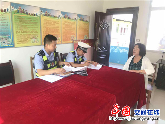 陜西安康恒口大隊：開展幼兒園校車安全大檢查、大宣傳活動