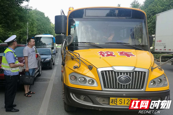 株洲荷塘交警聯(lián)合多部門開展校車專項整治行動