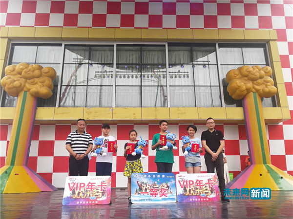 小學生發明校車安全提示器 用科技創新助力夢想騰飛 小學生發明校車安全提示器 用科技創新助力夢想騰飛