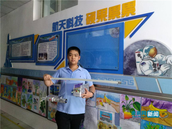 小學生發明校車安全提示器 用科技創新助力夢想騰飛 小學生發明校車安全提示器 用科技創新助力夢想騰飛