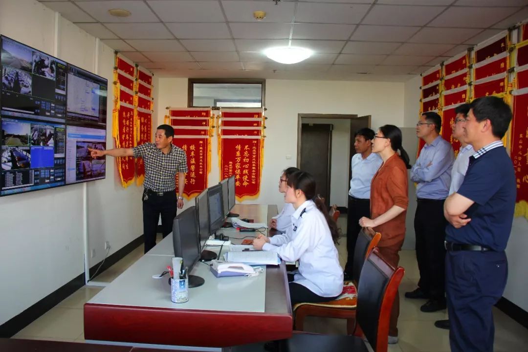 山東榮成：市政府副市長王繼靜督查我市校園校車安全工作