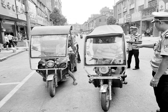 福建莆田荔城區：三輪車當“校車” 安全隱患盼整治