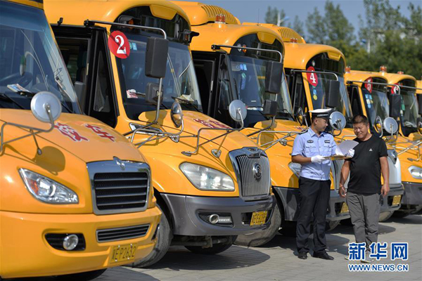 河北邢臺:校車“體檢”待開學 河北邢臺:校車“體檢”待開學