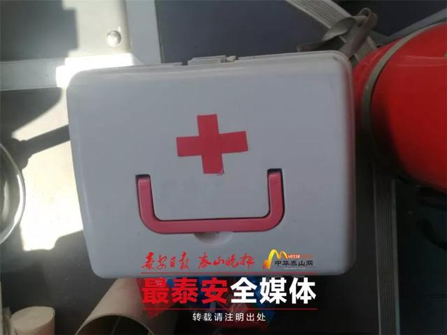 空藥箱、無(wú)三角架和校車標(biāo)牌的“大鼻子”不合格！家有“母老虎”的司機(jī)基本告別開(kāi)校車