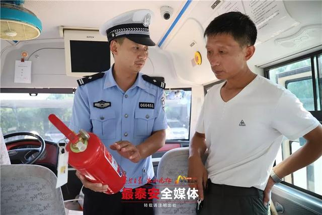 空藥箱、無(wú)三角架和校車標(biāo)牌的“大鼻子”不合格！家有“母老虎”的司機(jī)基本告別開(kāi)校車