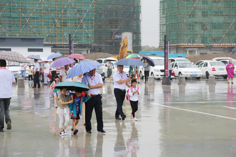 江蘇連云港贛榆區(qū)：學(xué)生今日起坐上專(zhuān)用校車(chē)