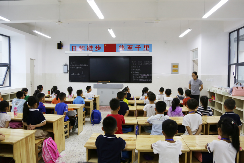 江蘇連云港贛榆區(qū)：學(xué)生今日起坐上專(zhuān)用校車(chē)