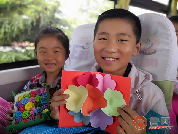 青島：交運(yùn)西海岸溫馨校車在車廂內(nèi)組織開展“感恩教師節(jié)”主題活動(dòng)