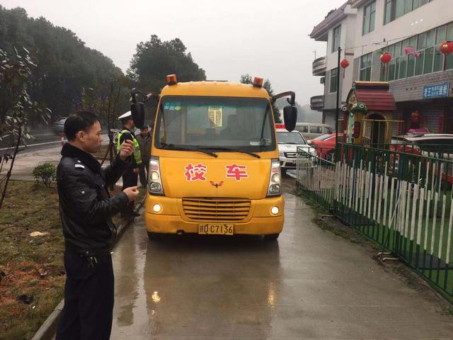 知識點:交警對校車安全檢查,都重點檢查什么? 吉水交警積極開展校車安全檢查整治行動