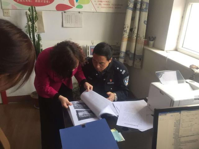 晉城交警四大隊民警走進轄區幼兒園檢查校車安全/ 晉城交警四大隊民警走進轄區幼兒園檢查校車安全