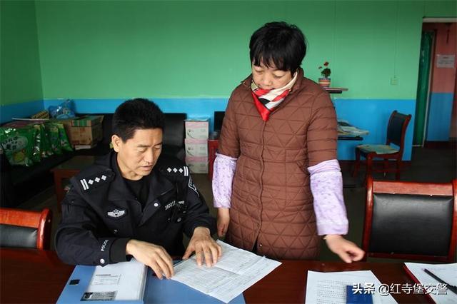 【紅寺堡交警】給校車做“體檢”打好交通安全“預防針” 【紅寺堡交警】給校車做“體檢”打好交通安全“預防針”