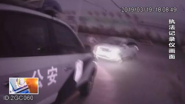 陜西渭南:面包車充當校車 核載7人竟然實載15人 陜西渭南:面包車充當校車 核載7人竟然實載15人