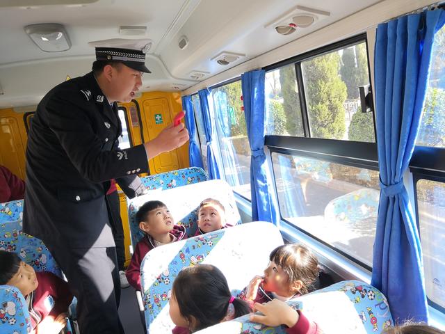 全國中小學生安全教育日 | 校車安全演練ing~ 全國中小學生安全教育日 | 校車安全演練ing~