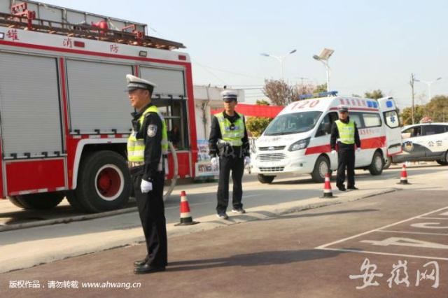 濉溪開展校車“事故、反恐、火警”應(yīng)急救援演練 濉溪開展校車“事故、反恐、火警”應(yīng)急救援演練